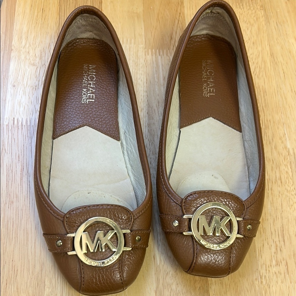 MICHAEL Michael Kors Saffiano Fulton Leather Tan Shoes Gold Buckle Mocca…